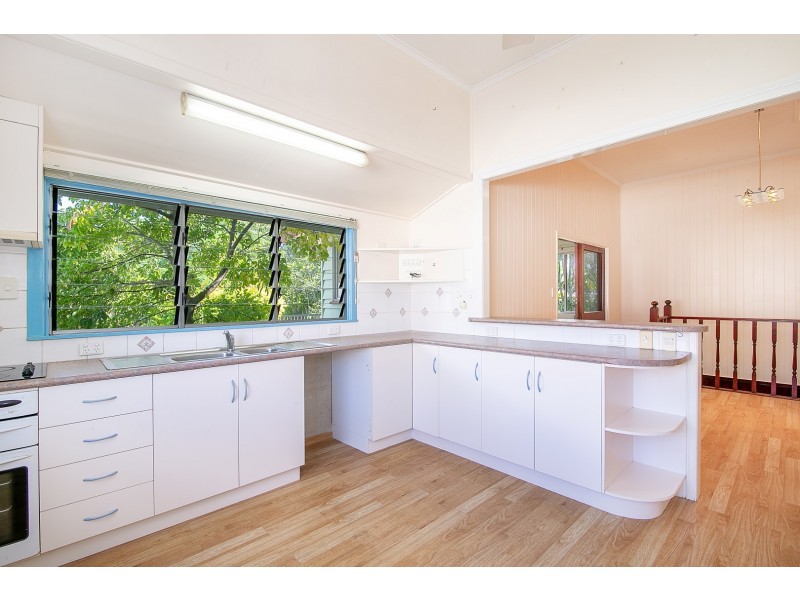 17 Macquarie Street, Booval QLD 4304