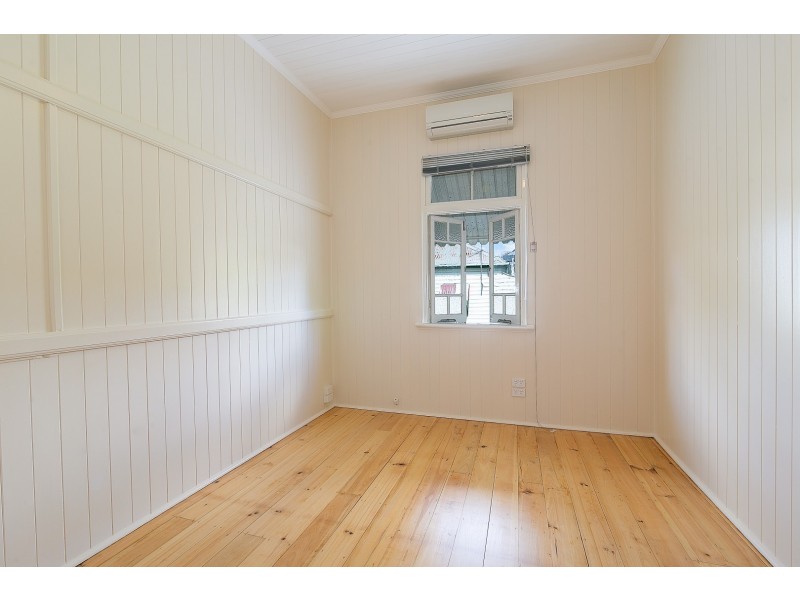 17 Macquarie Street, Booval QLD 4304