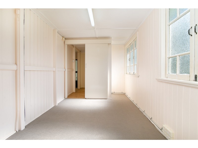 17 Macquarie Street, Booval QLD 4304