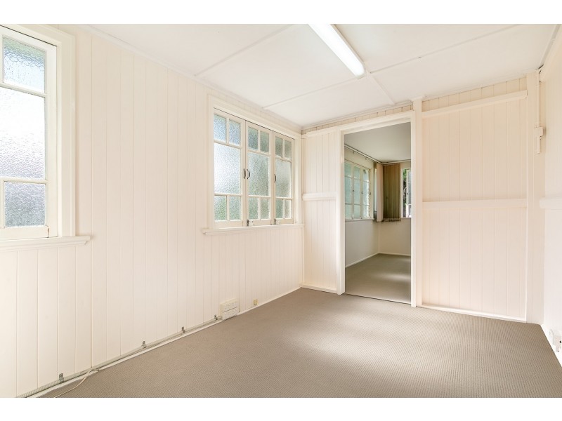 17 Macquarie Street, Booval QLD 4304