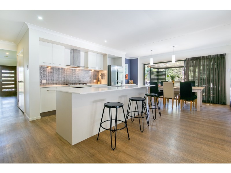 30 Shiloh Court, Pine Mountain QLD 4306