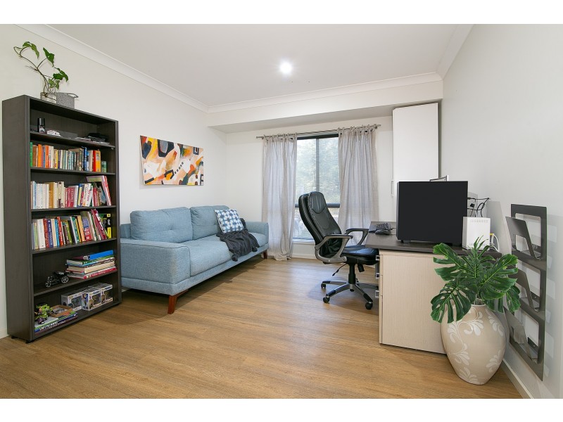 30 Shiloh Court, Pine Mountain QLD 4306