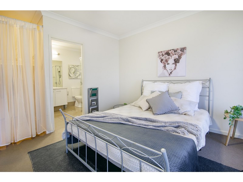 30 Shiloh Court, Pine Mountain QLD 4306