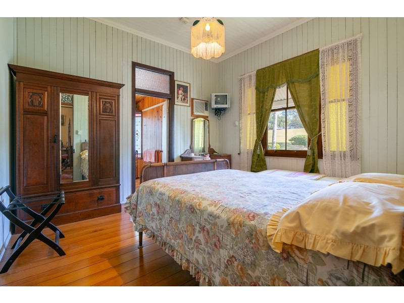 72 Chermside Road, Newtown QLD 4305
