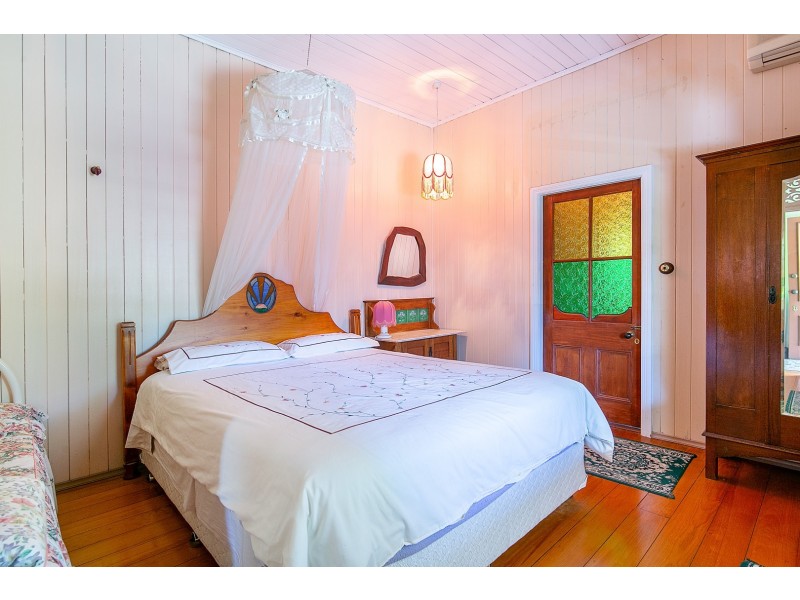 72 Chermside Road, Newtown QLD 4305