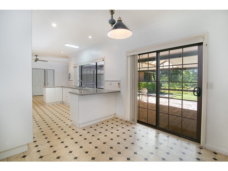 184 College Road, Karana Downs QLD 4306