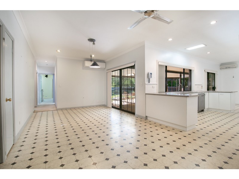 184 College Road, Karana Downs QLD 4306