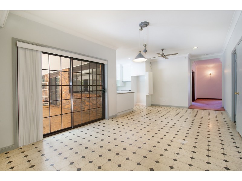 184 College Road, Karana Downs QLD 4306