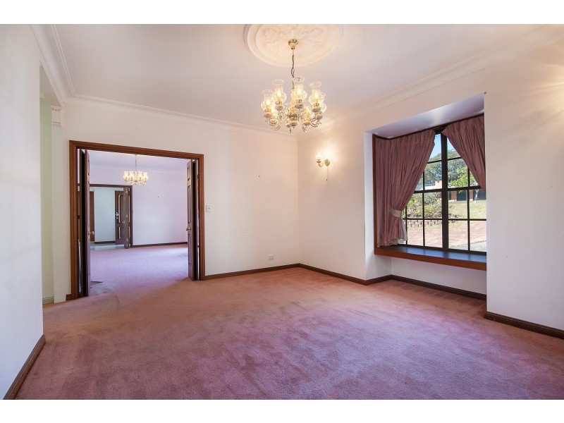 184 College Road, Karana Downs QLD 4306