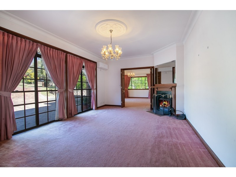 184 College Road, Karana Downs QLD 4306