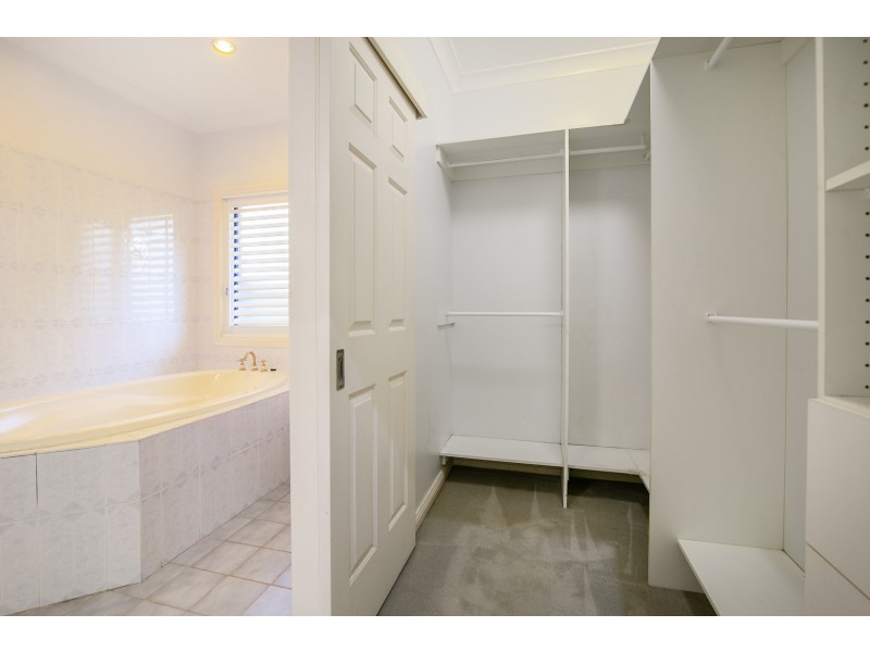 184 College Road, Karana Downs QLD 4306