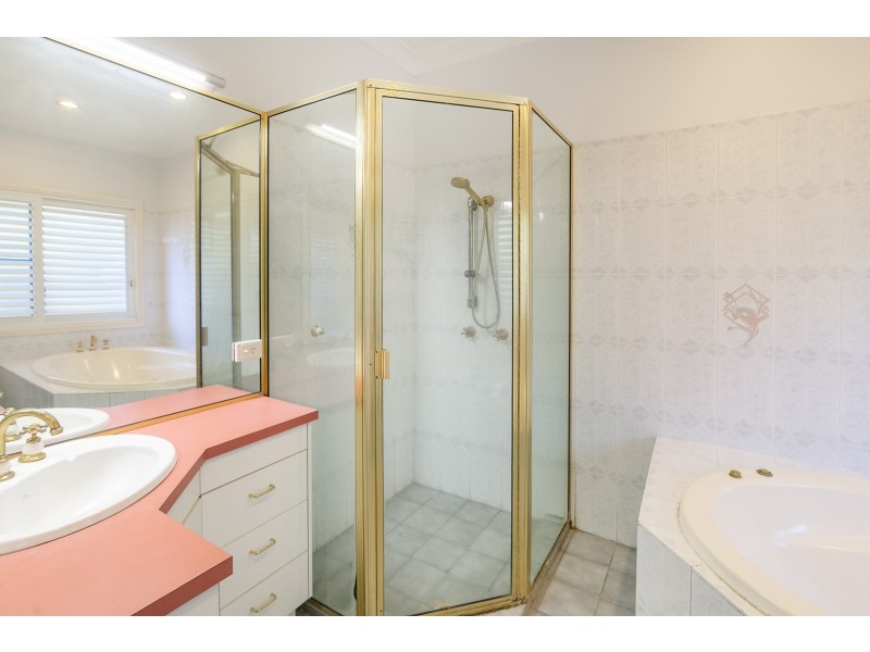 184 College Road, Karana Downs QLD 4306