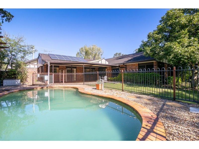 184 College Road, Karana Downs QLD 4306