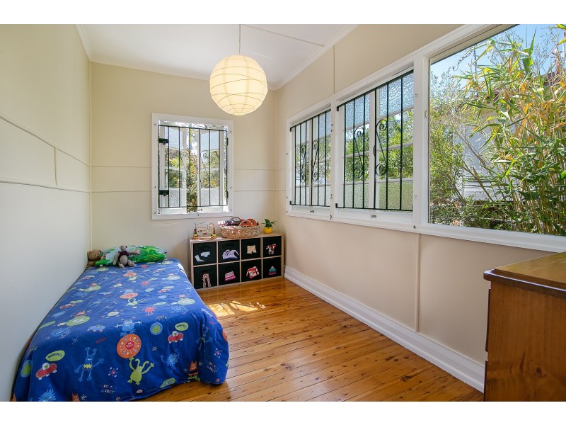 5 Morris Street, Silkstone QLD 4304