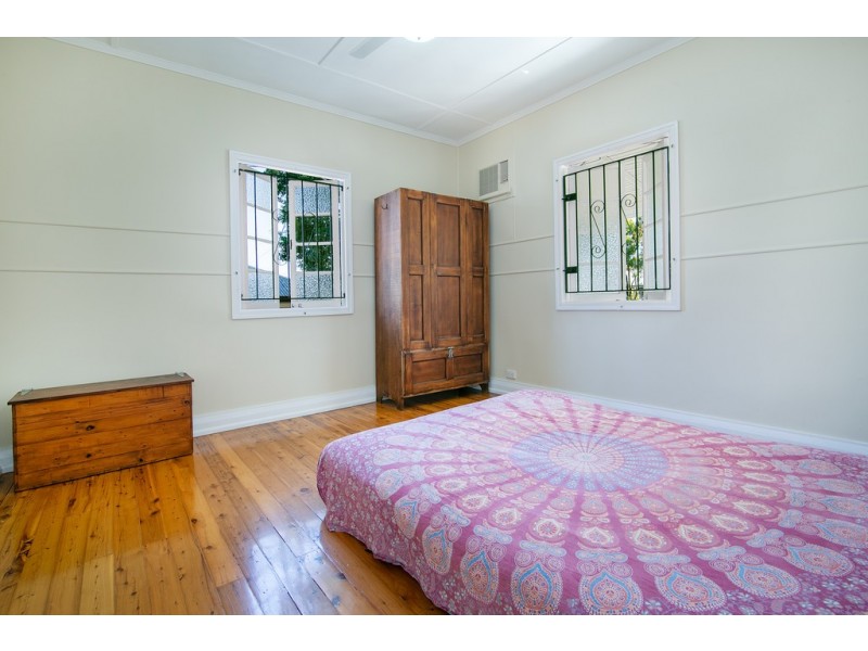 5 Morris Street, Silkstone QLD 4304