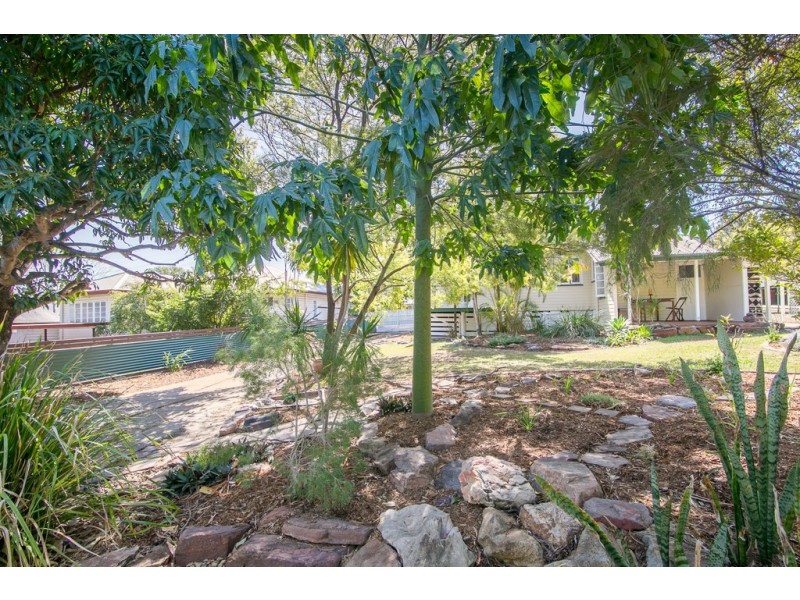 5 Morris Street, Silkstone QLD 4304