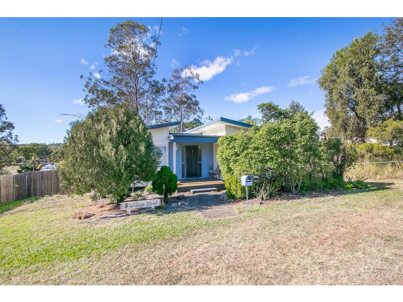 8 William Street, Blackstone QLD 4304