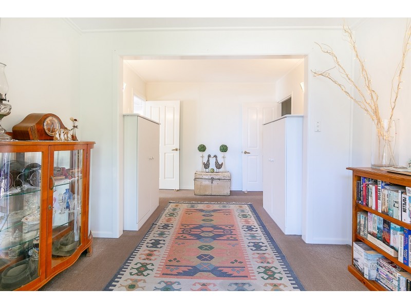 8 William Street, Blackstone QLD 4304