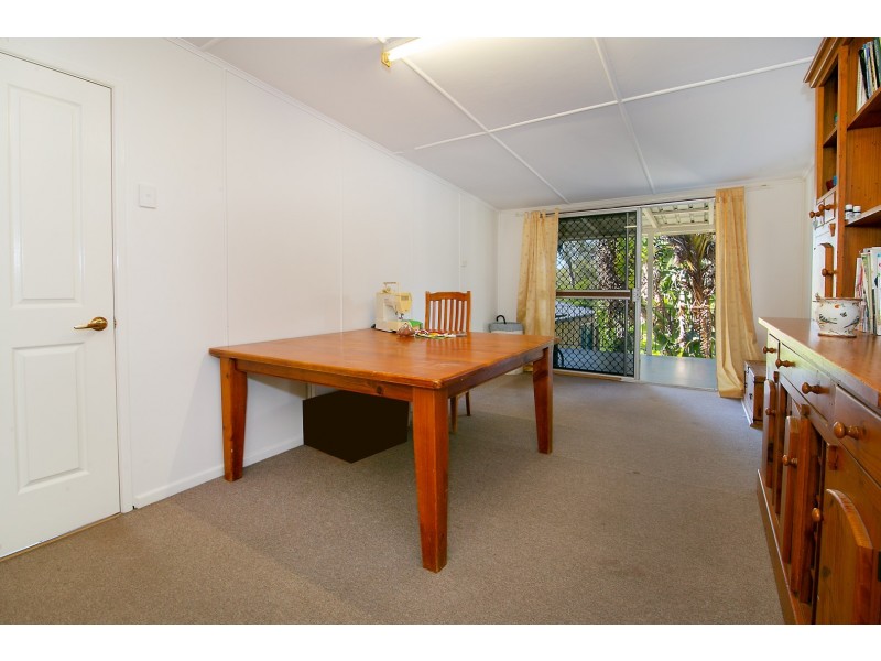 8 William Street, Blackstone QLD 4304