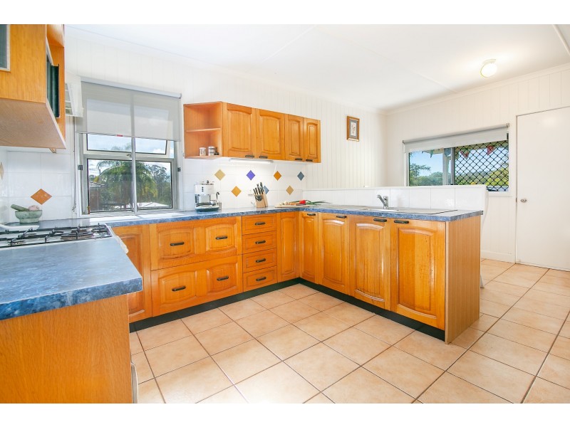 8 William Street, Blackstone QLD 4304