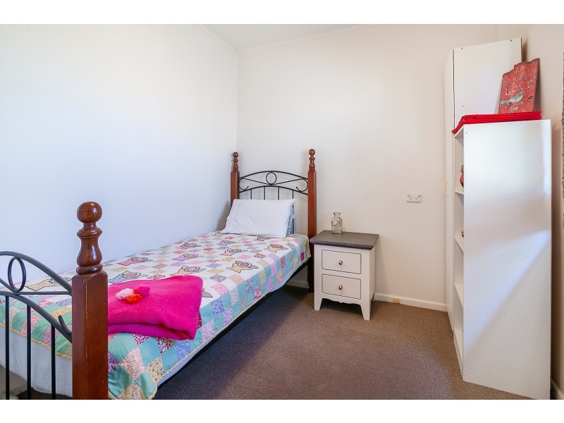 8 William Street, Blackstone QLD 4304
