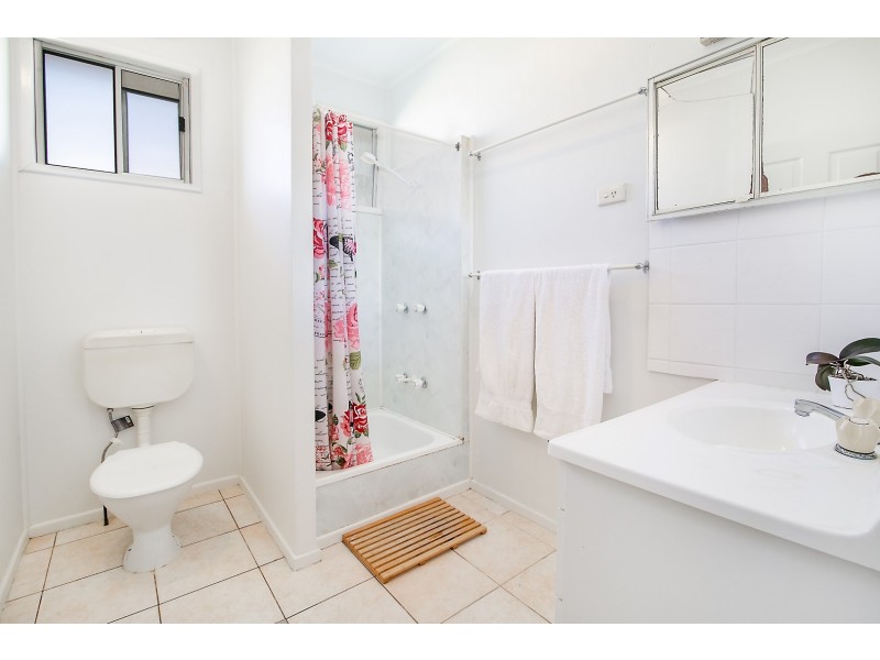 8 William Street, Blackstone QLD 4304