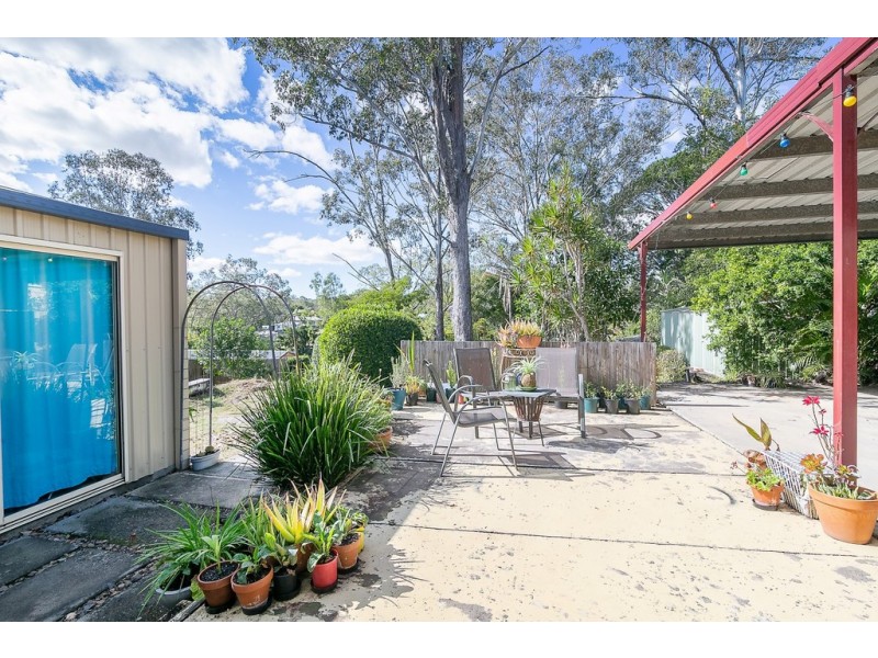8 William Street, Blackstone QLD 4304