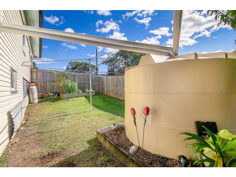 8 William Street, Blackstone QLD 4304