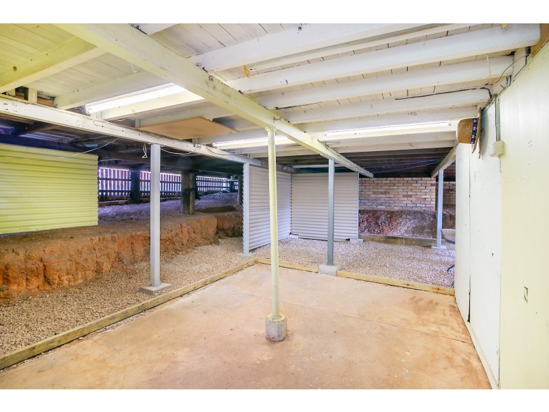 8 William Street, Blackstone QLD 4304
