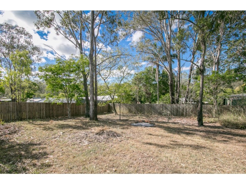 8 William Street, Blackstone QLD 4304