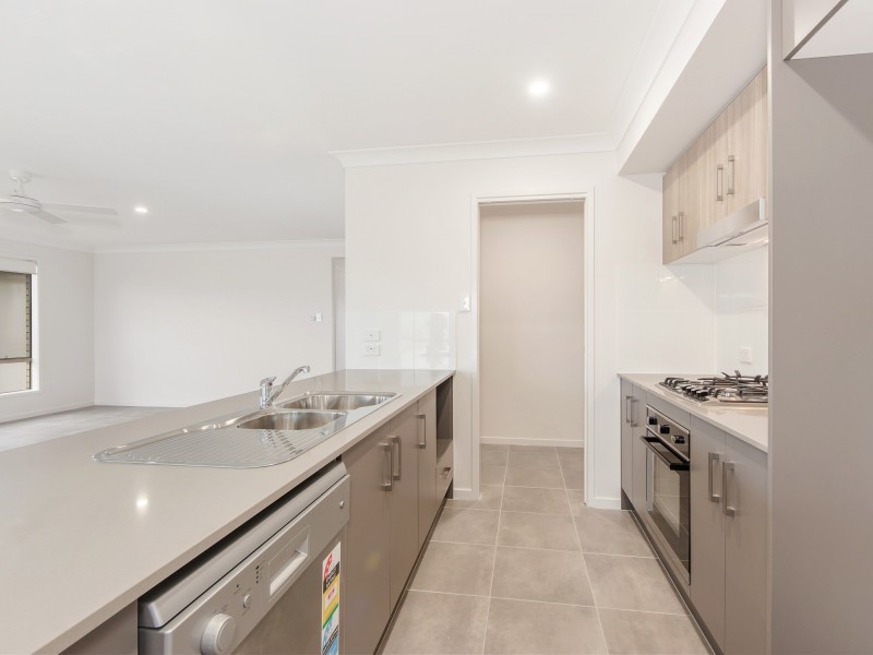 52 Mackellar Way, Walloon QLD 4306