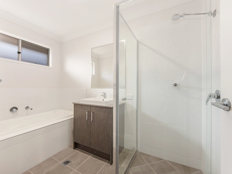 52 Mackellar Way, Walloon QLD 4306