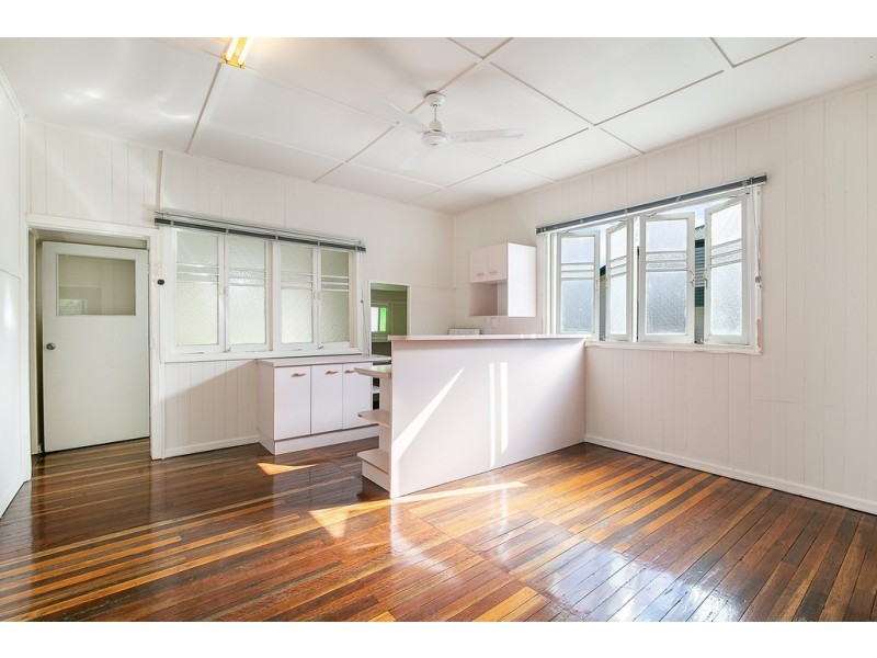 21 Russell Street, Silkstone QLD 4304