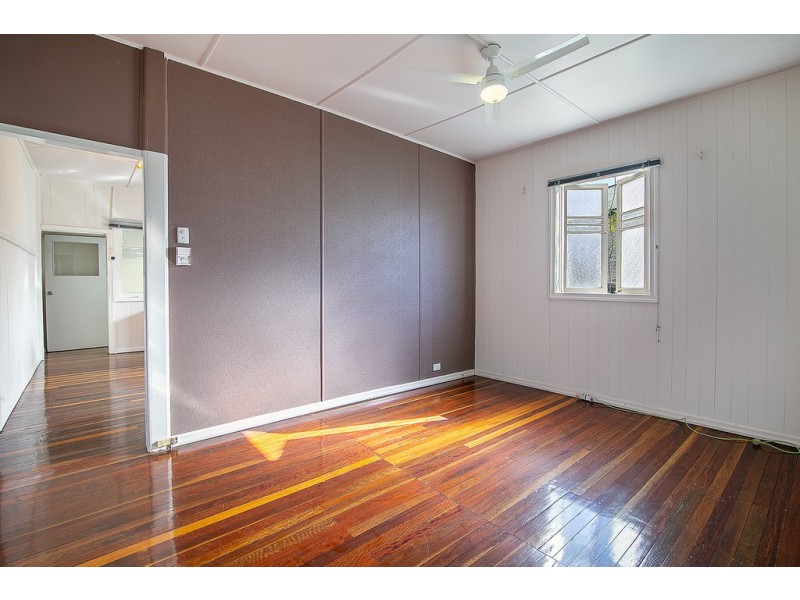 21 Russell Street, Silkstone QLD 4304