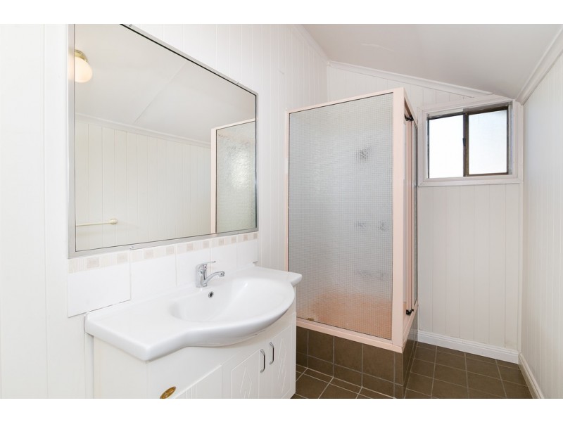 21 Russell Street, Silkstone QLD 4304