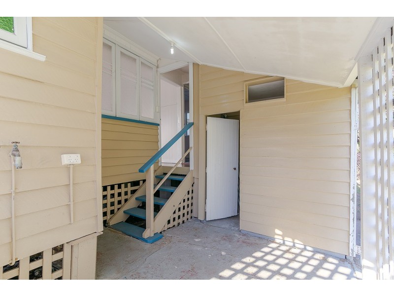 21 Russell Street, Silkstone QLD 4304