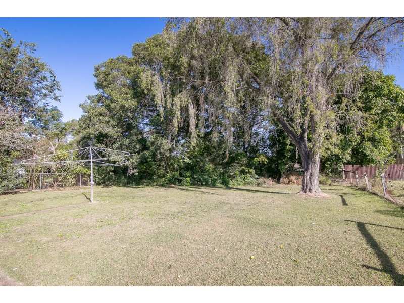 21 Russell Street, Silkstone QLD 4304