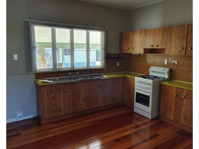 68 Simmons Road, North Ipswich QLD 4305