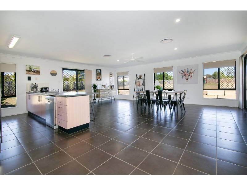 10 Ivory Close, Peak Crossing QLD 4306