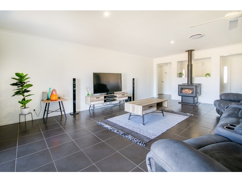 10 Ivory Close, Peak Crossing QLD 4306