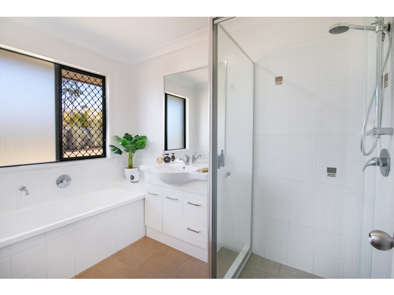 10 Ivory Close, Peak Crossing QLD 4306