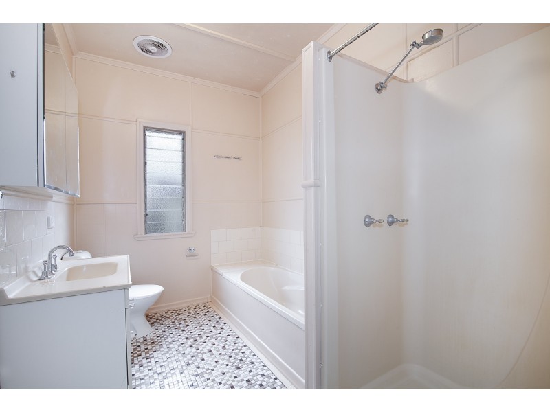 24 Currey Street, Brassall QLD 4305