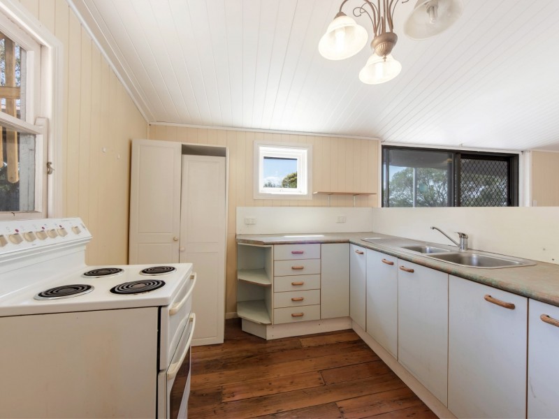 6 Woodgate Street, Churchill QLD 4305