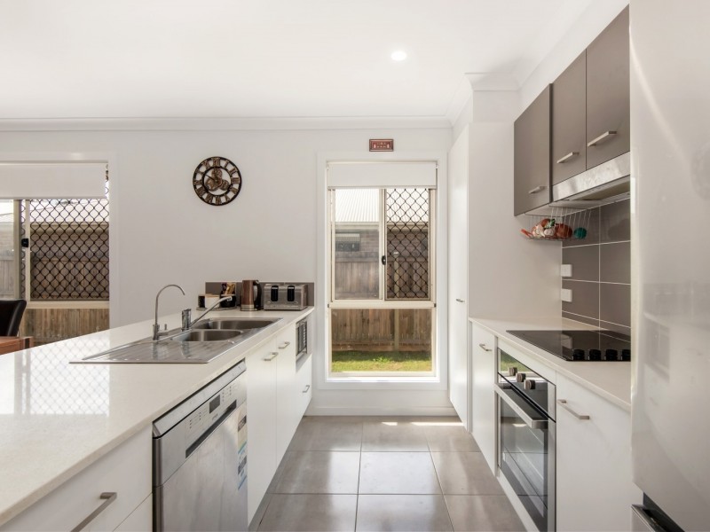 41 Wallace Street, Walloon QLD 4306