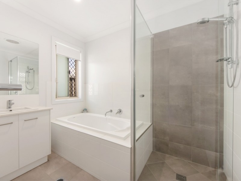 41 Wallace Street, Walloon QLD 4306