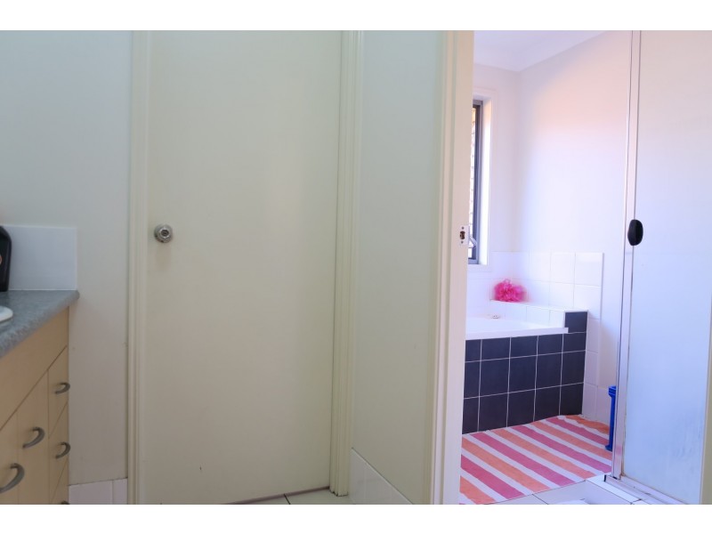6 Sarah Place, Raceview QLD 4305