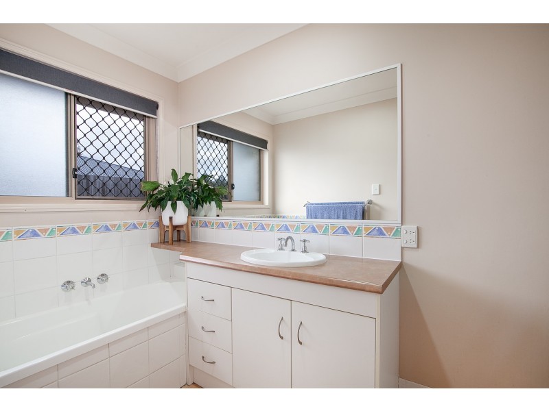 15 Comona Court, Wulkuraka QLD 4305