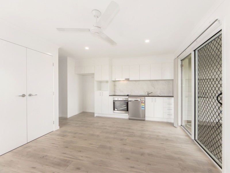 2/70 Wallace Street, Walloon QLD 4306