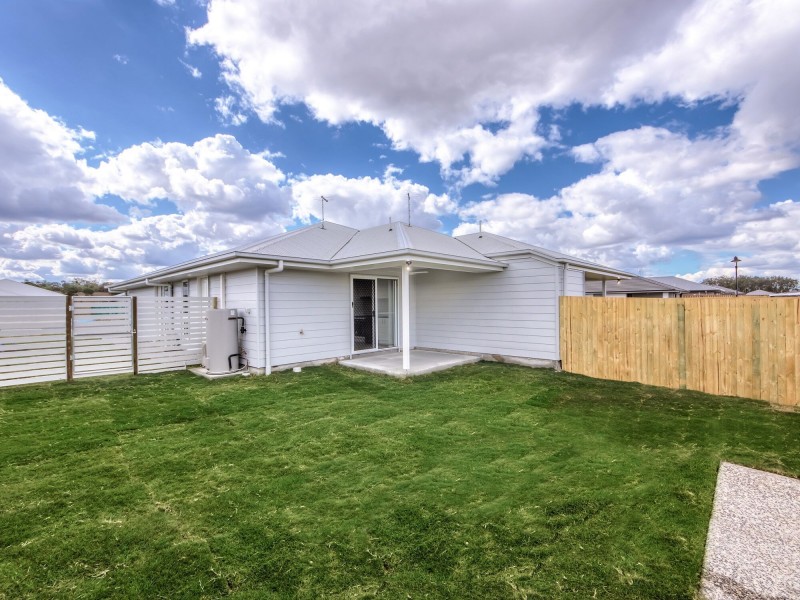 2/70 Wallace Street, Walloon QLD 4306