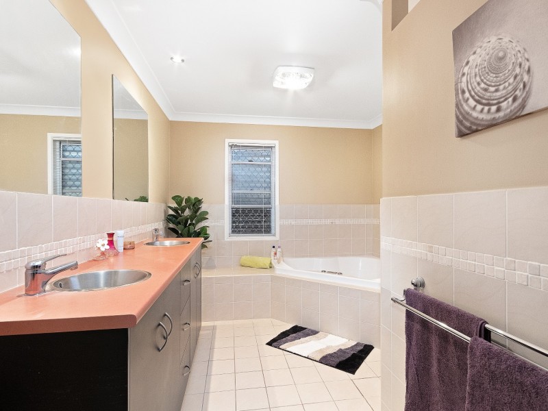 98 Jacana Crescent, Flinders View QLD 4305